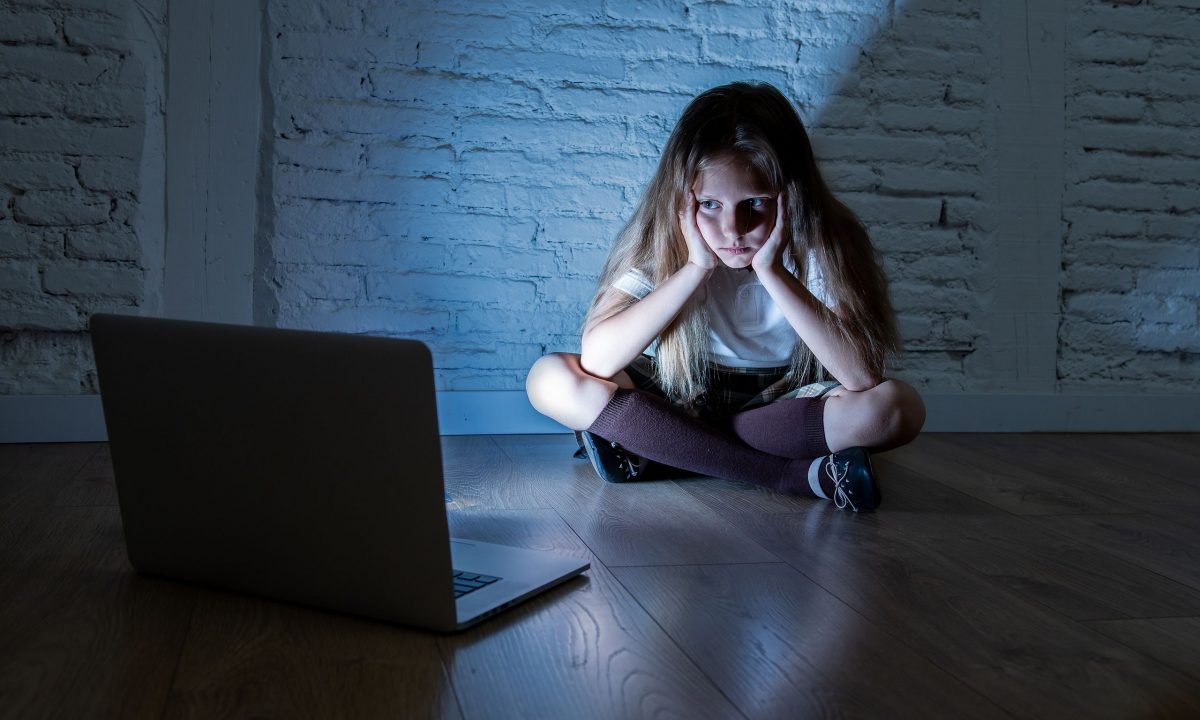 Πώς μπορούν οι γονείς να προστατεύουν τα παιδιά από τη βία στα social media; Ειδικός απαντά