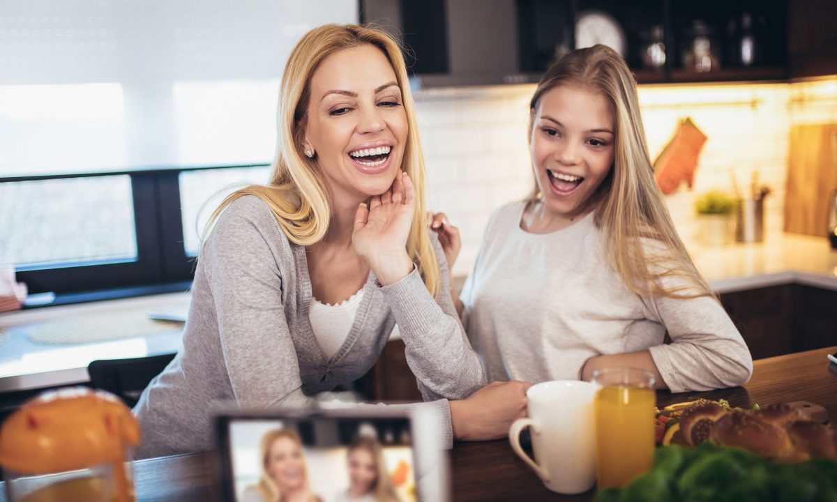 Αν είμαι φίλη με τα παιδιά μου; Ναι και όχι