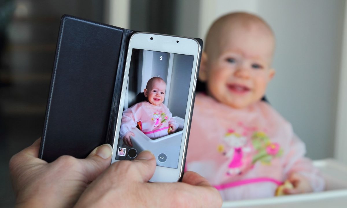 Η τάση στα social media που ανησυχεί τους ψυχολόγους και αφορά όλους τους γονείς