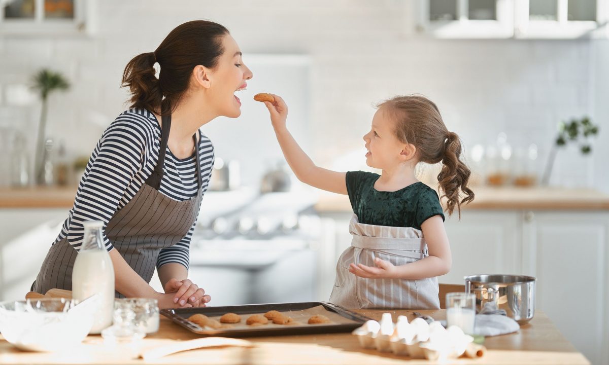 Μαγειρική με παιδιά: 5 λόγοι που είναι η πιο όμορφη οικογενειακή δραστηριότητα
