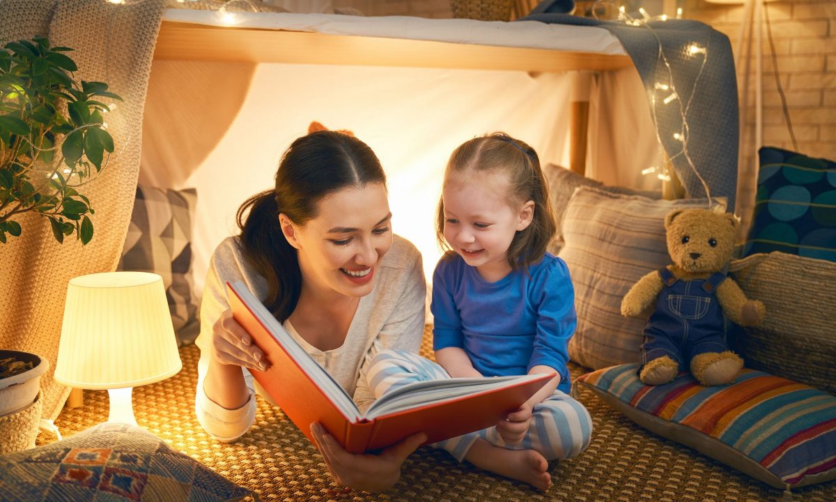 8 βραδινές συνήθειες που κάνουν τα παιδιά σας ακόμα πιο έξυπνα