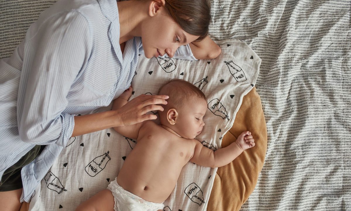 «Να τι πάει λάθος με τα παιδιά στις μέρες μας»- Δες τι απάντησε μαμά που κοιμάται μαζί με 3 παιδιά