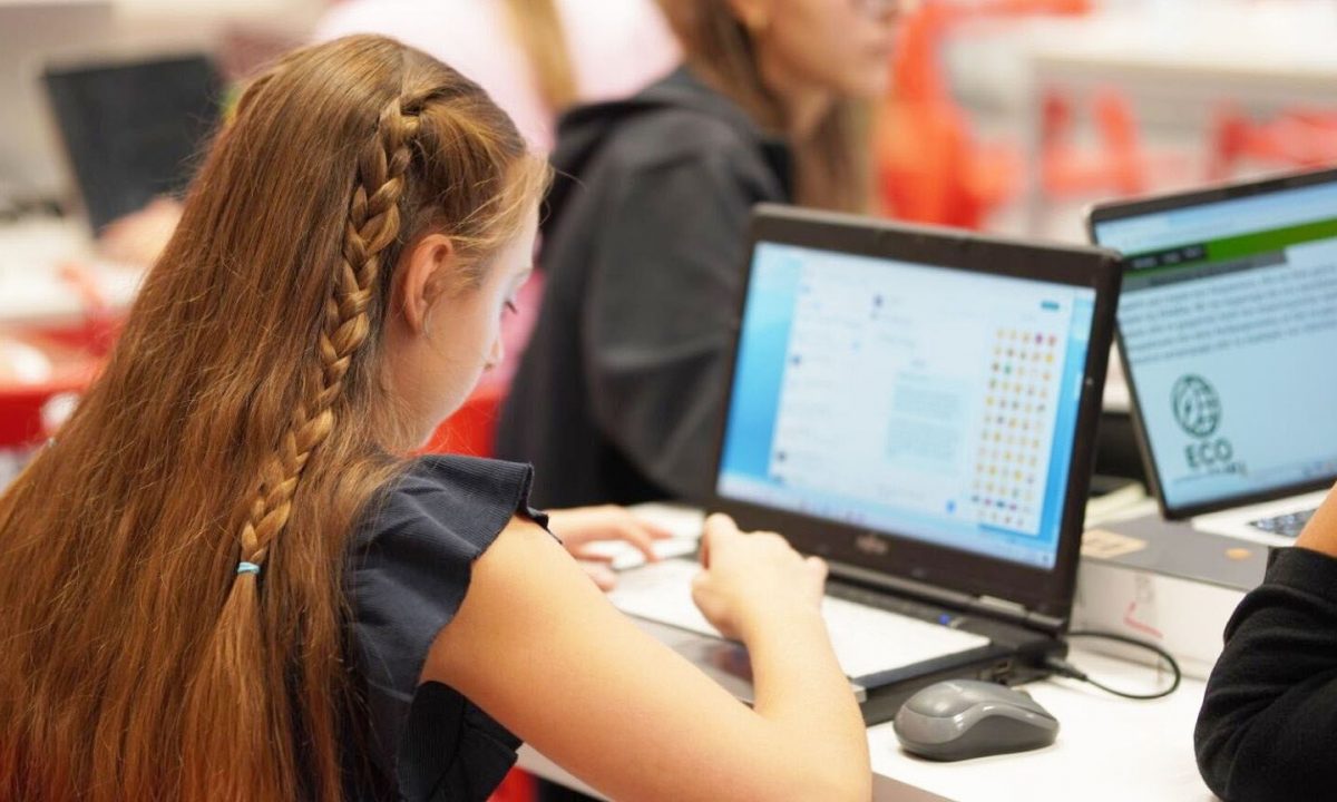 Το Code Like a Girl της Vodafone διαμορφώνει τις code experts του μέλλοντος για 9η χρονιά