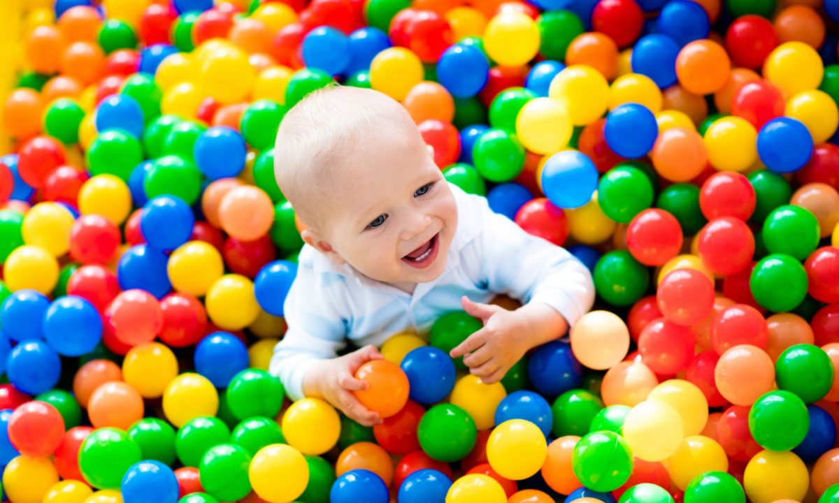 Οι επιστήμονες προειδοποιούν: Πρέπει να μειωθεί η έκθεση των παιδιών στο πλαστικό