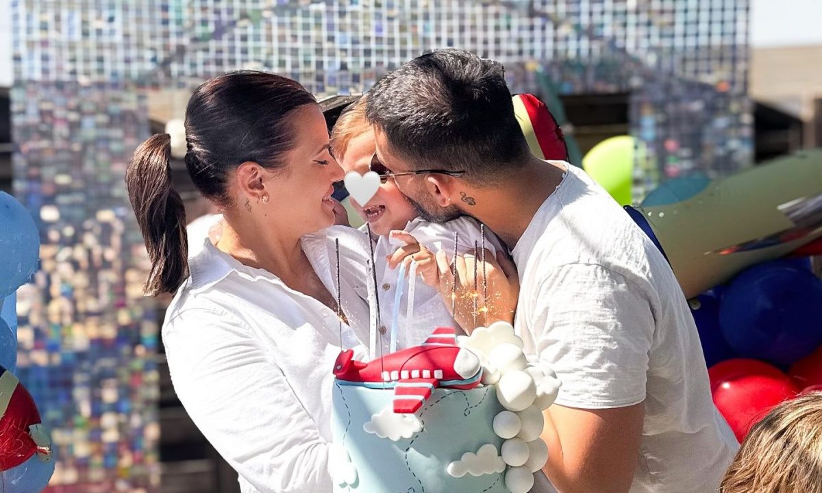 Λάουρα Νάργες - Χρήστος Σαντικάι: Ο γιος τους έγινε 3 ετών - Το ξεχωριστό πάρτι με θέμα τα αεροπλάνα