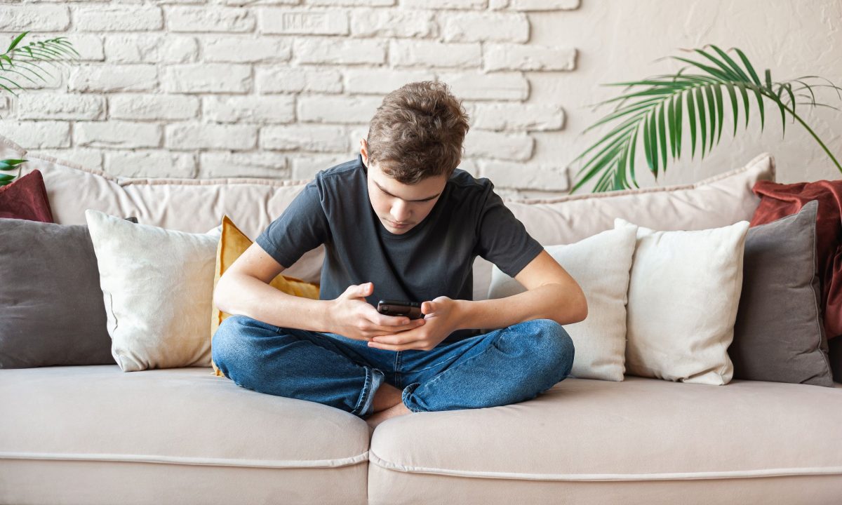 Εξάρτηση των παιδιών από την τεχνητή νοημοσύνη: 7 προειδοποιητικά σημάδια για γονείς