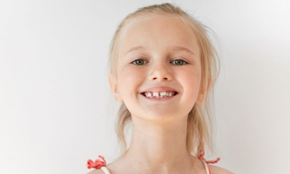 Back to School με χαμόγελο: Ξεκινώντας τη σχολική χρονιά με σωστές συνήθειες στοματικής υγιεινής