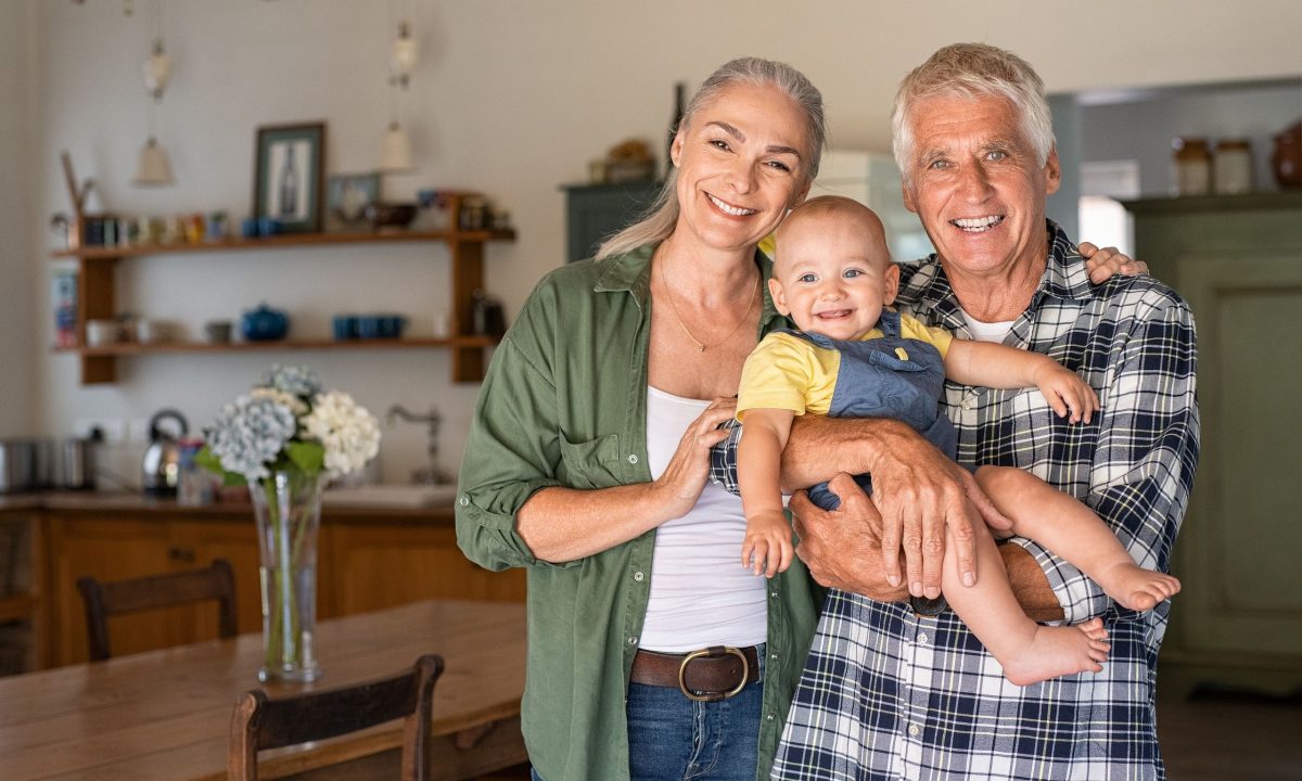 Ο Νο.1 κανόνας που πρέπει να θέσουν οι γονείς για να καθορίσουν υγιή όρια με τους παππούδες