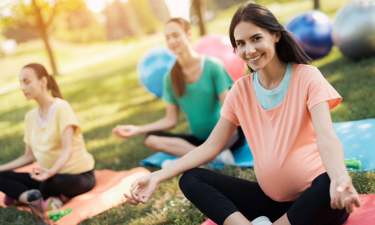 6 λόγοι να ξεκινήσετε yoga κατά τη διάρκεια της εγκυμοσύνης