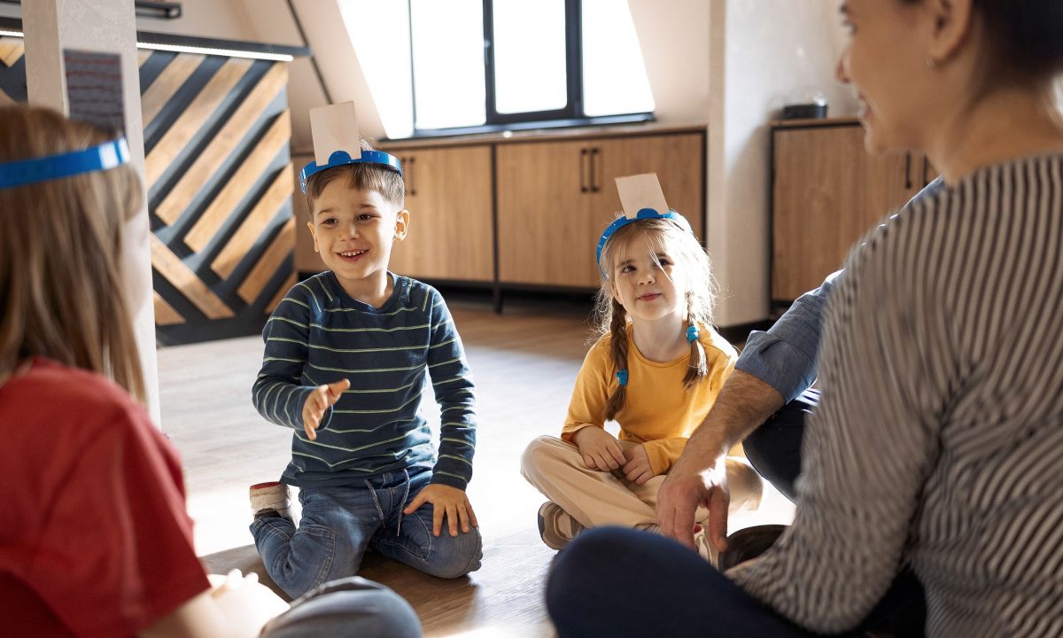 Γονείς, κλείστε τις συσκευές και παίξτε στο πάτωμα με τα παιδιά!