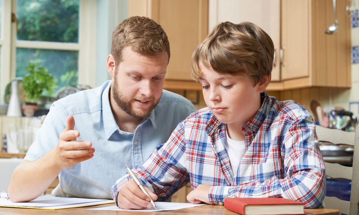 Πώς ο πατέρας μπορεί να επηρεάσει θετικά τη συμπεριφορά των εφήβων
