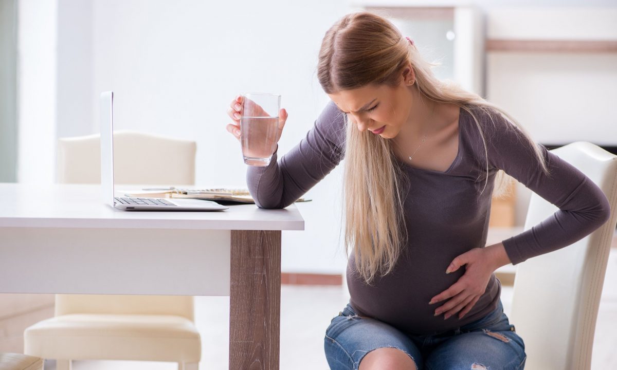 Είναι απλώς φυσιολογική έκκριση ή διαρροή αμνιακού υγρού; Πώς να το καταλάβετε