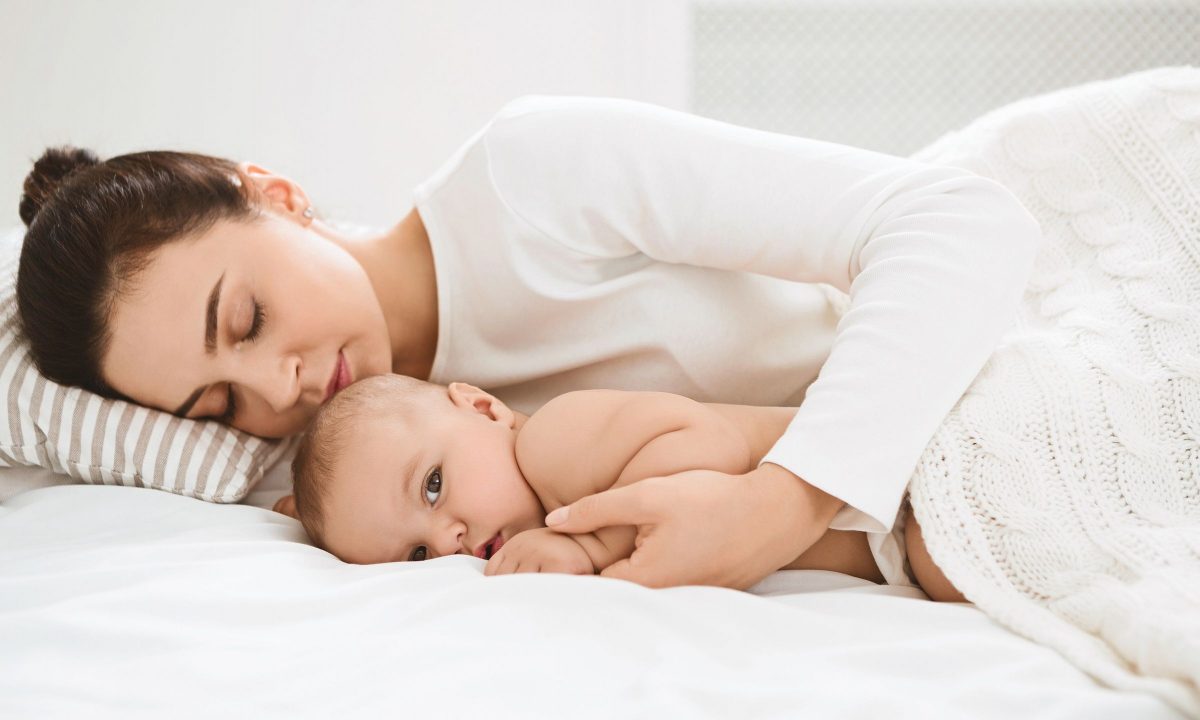5 tips για να κοιμούνται οι νέες μαμάδες καλύτερα