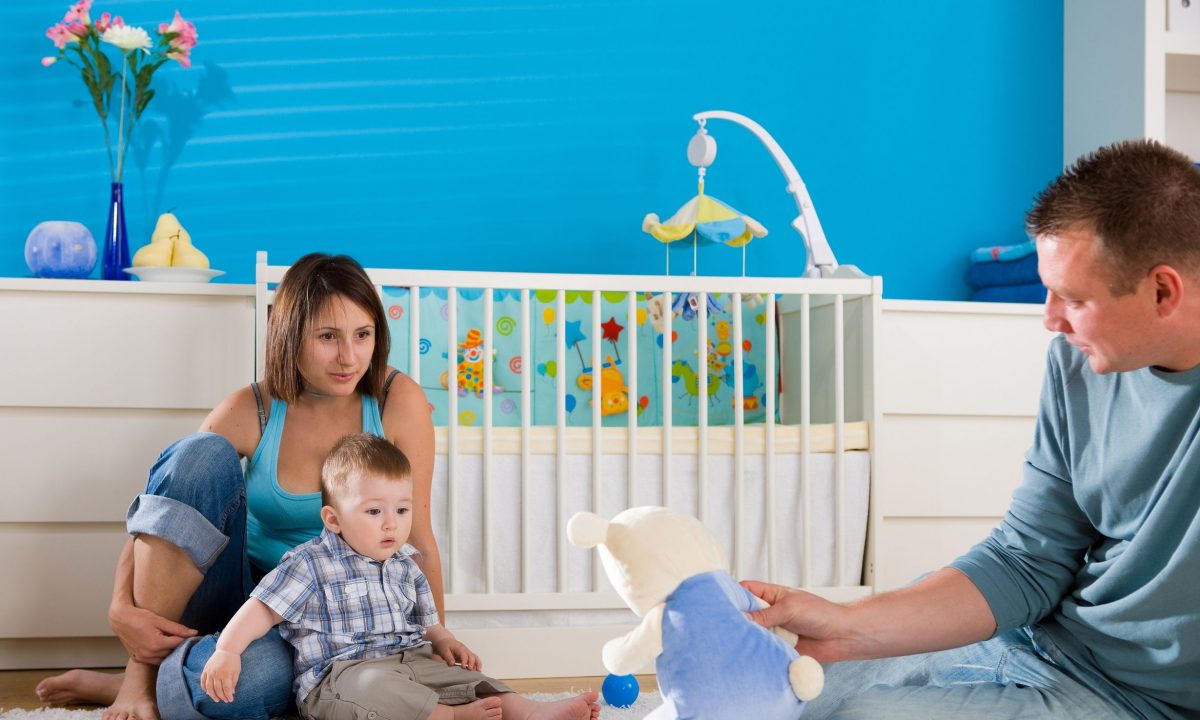 Δημογραφική κρίση: Λιγότεροι γάμοι και γεννήσεις το 2024 στην Ελλάδα