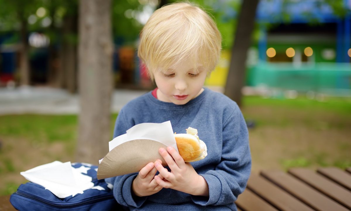 Αλλεργίες και σχολείο: Πώς εξασφαλίζουμε ένα περιβάλλον ασφάλειας και όχι άγχους για το παιδί;