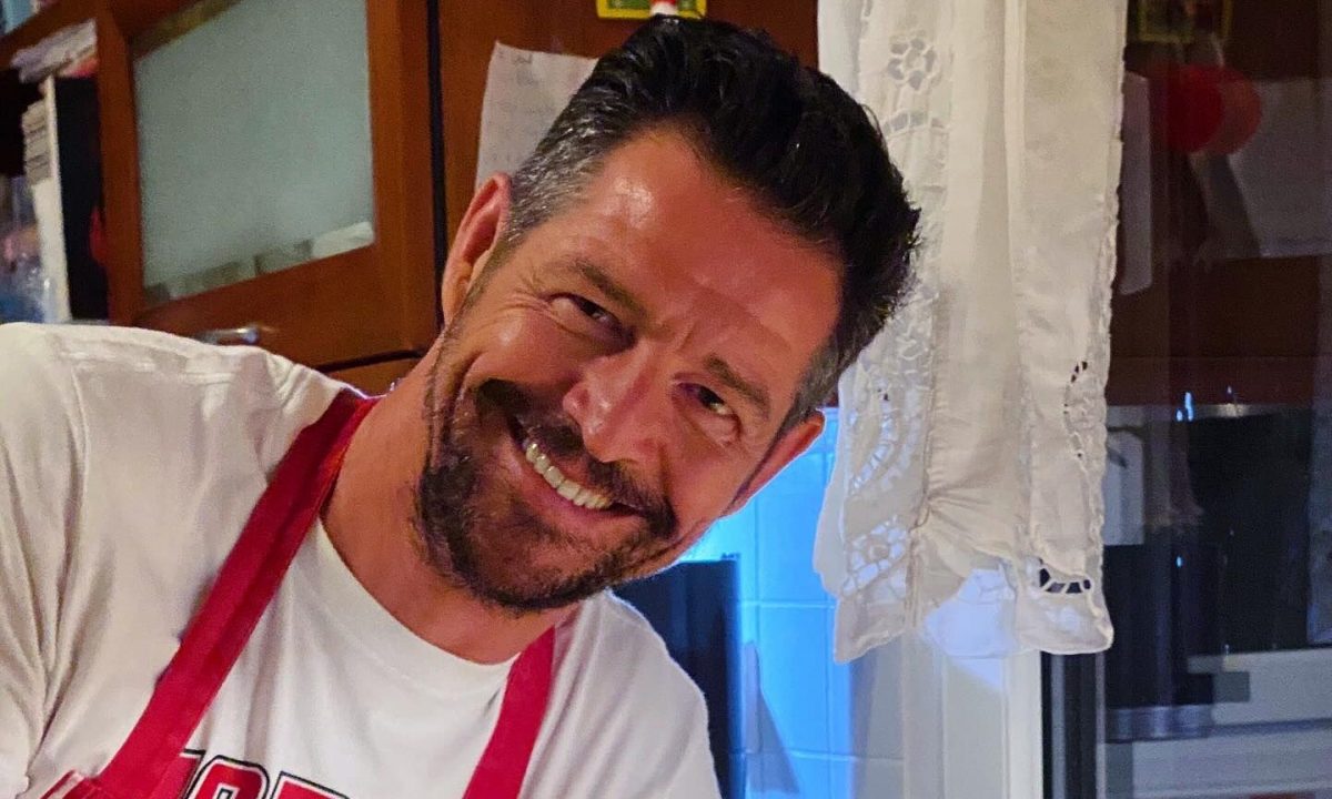 Απόστολος Ρουβάς: Ο Αλκίνοος δείχνει τις μαγειρικές του ικανότητες και κλέβει τις εντυπώσεις