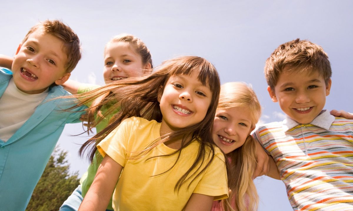 3 απλά κόλπα για να κάνετε το παιδί σας πιο κοινωνικό, σύμφωνα με ειδικό