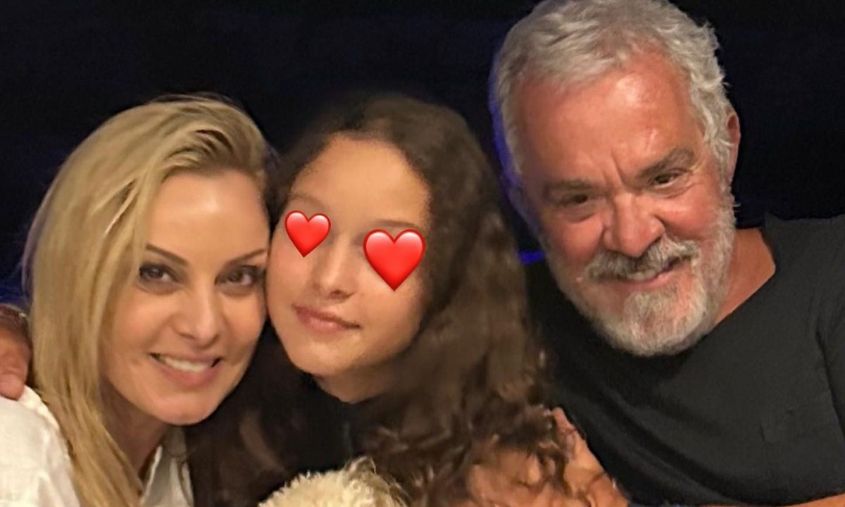 Η Ηλέκτρα Λύρα έγινε 14 - Η φωτογραφία και οι ευχές των γονιών της για τα γενέθλιά της