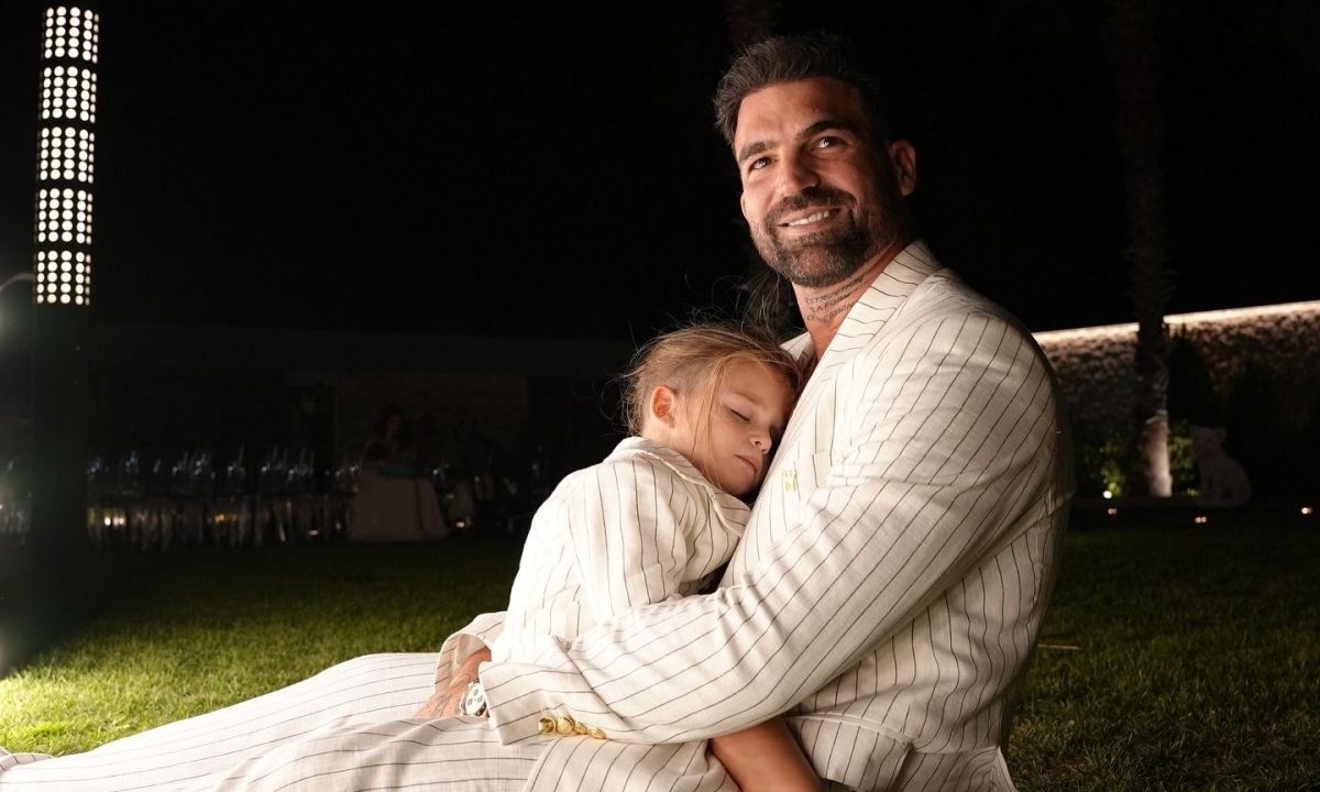 Ο Δημήτρης Αλεξάνδρου ανακαλύπτει ξανά το παιδί μέσα του χάρη στον μικρό Πάρη