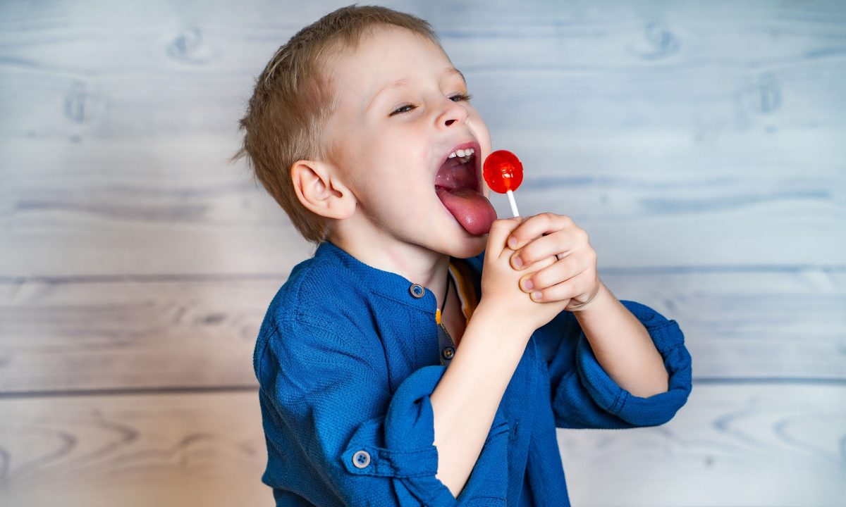 Πώς να τιθασεύσετε την αγάπη του παιδιού σας για τα γλυκά: Συμβουλές για γονείς