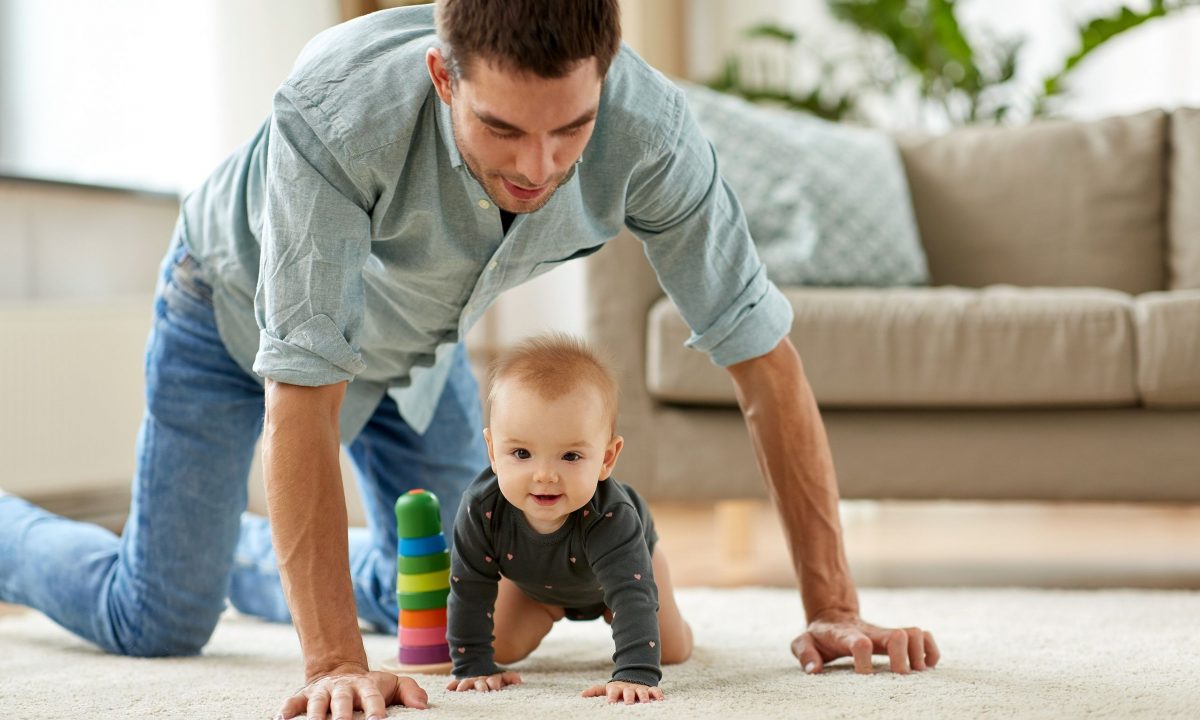 Πότε αρχίζουν τα μωρά να μπουσουλάνε;