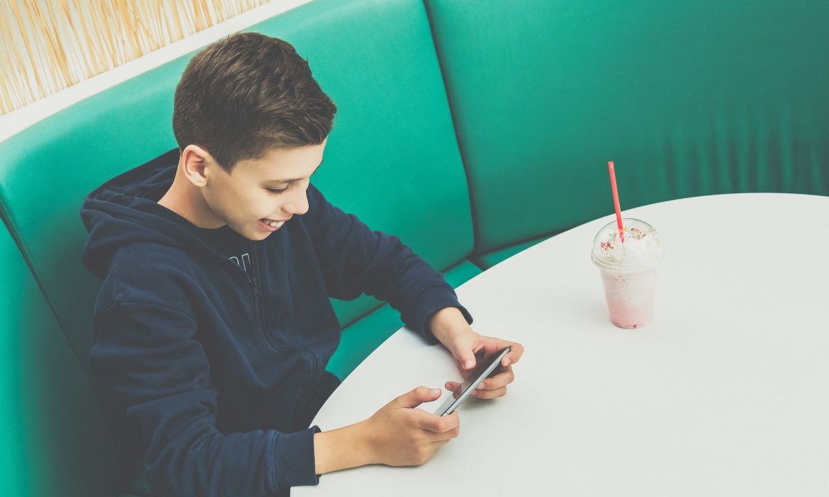 Το CapCut έχει κρυφούς κινδύνους για τα παιδιά — Τι πρέπει να γνωρίζουν οι γονείς