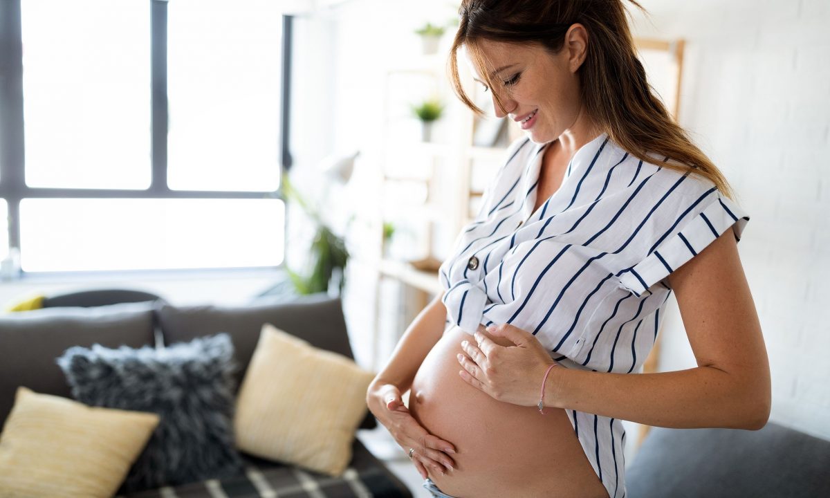 Κρέμες για ραγάδες στην εγκυμοσύνη: Λειτουργούν αποτελεσματικά ή είναι μύθος; Οι ειδικοί απαντούν