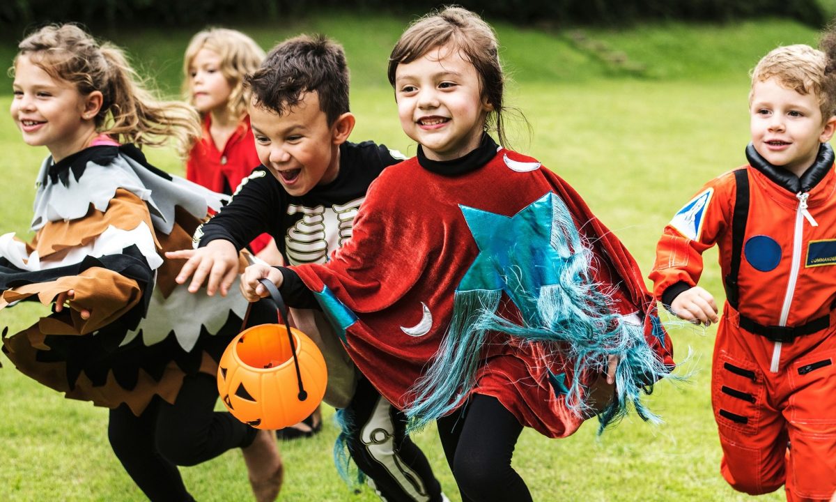 Τι μας αποκαλύπτει το παιδί όταν επιλέγει κοστούμι – Μια μοντεσσοριανή ματιά στο Halloween