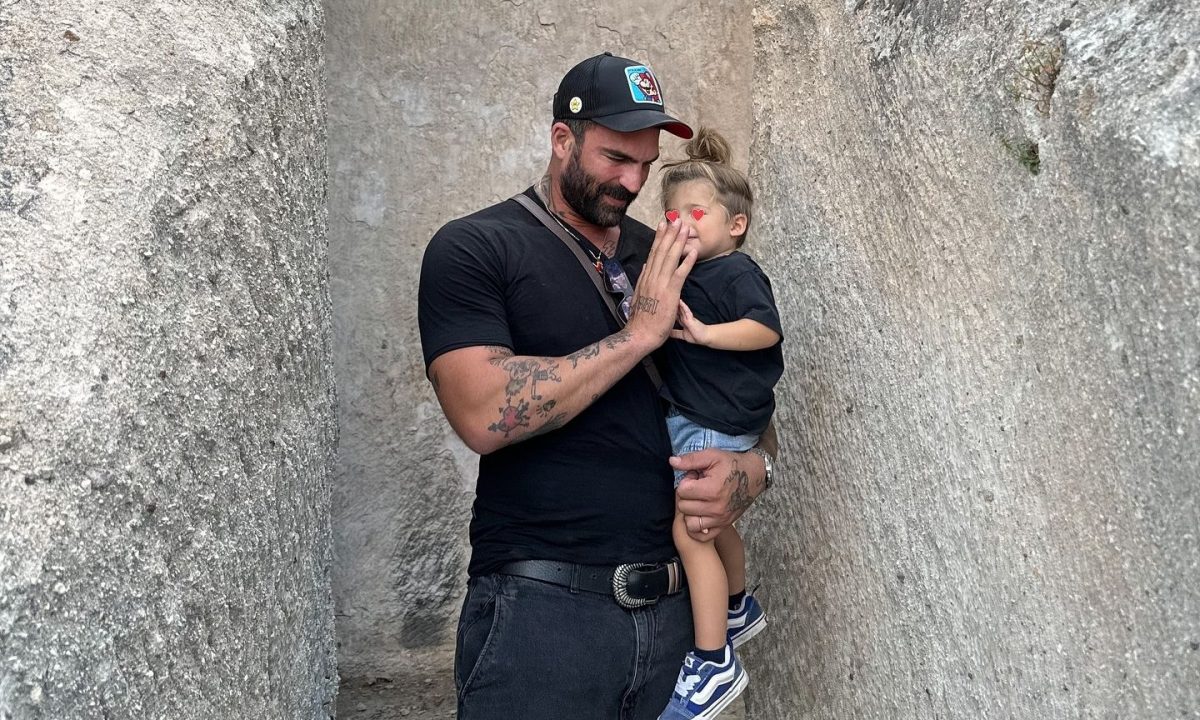 Τα πρωινά του Δημήτρη Αλεξάνδρου: Ο Πάρης ξυπνάει από τα χαράματα… αλλά δεν θέλει να πάει σχολείο