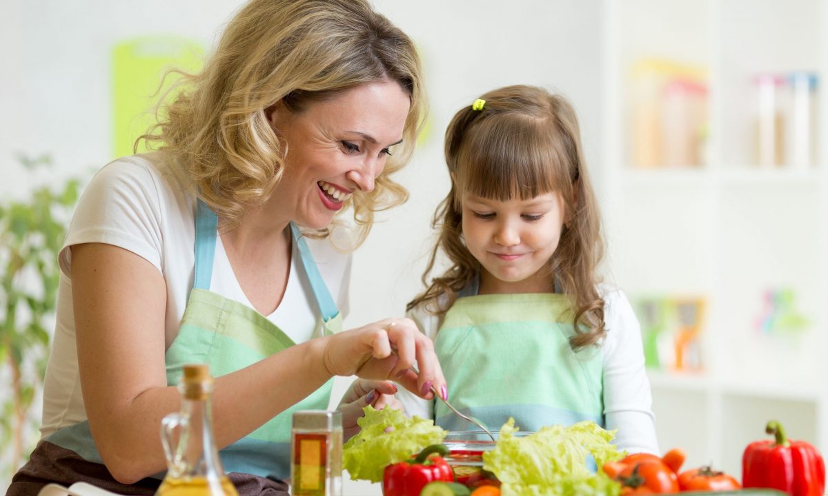 Πώς να κάνεις το παιδί να αγαπήσει τα λαχανικά χωρίς εκβιασμούς και ανταλλάγματα