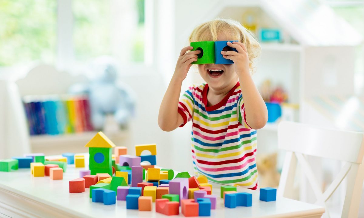 12 δημιουργικές δραστηριότητες για να παίξετε στο σπίτι με το νηπιάκι σας