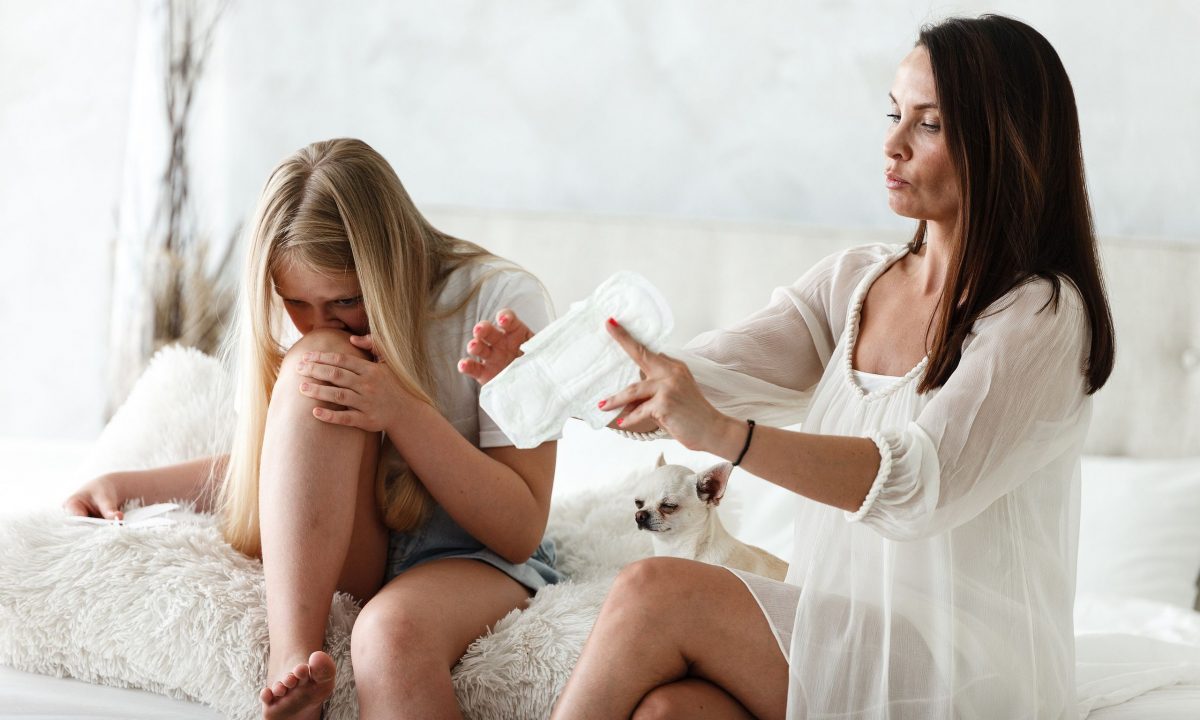 Οι έφηβες εξακολουθούν να νιώθουν ντροπή κάθε φορά που έχουν περίοδο