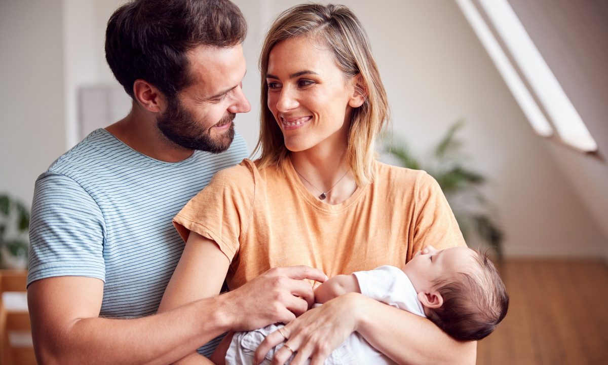 Νέοι γονείς αποκαλύπτουν τις μεγαλύτερες επιθυμίες τους μετά τη γέννα... και δεν είναι ο καφές