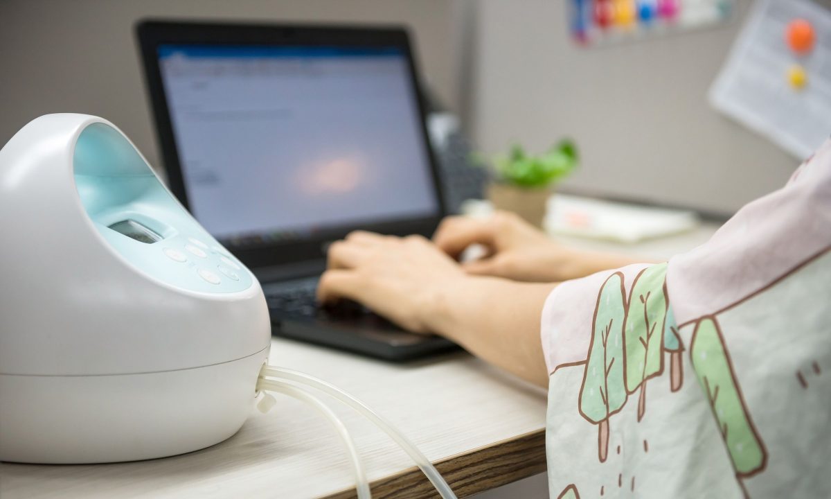 Θηλασμός και επιστροφή στην εργασία: Ο απόλυτος οδηγός προετοιμασίας για κάθε μαμά