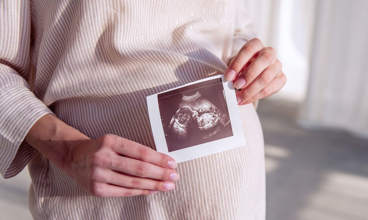 Η εξωσωματική γονιμοποίηση: ένα ταξίδι γεμάτο προκλήσεις και ελπίδα