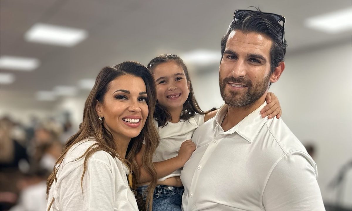 Ελένη Χατζίδου - Ετεοκλής Παύλου: Καμάρωσαν τη Μελίτα στη σχολική γιορτή για την 28η Οκτωβρίου