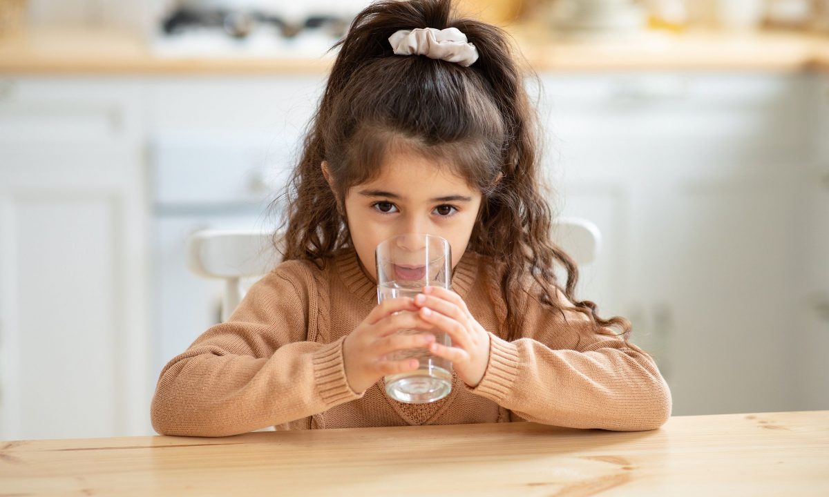 5 έξυπνα κόλπα για να πίνει το παιδί σας περισσότερο νερό