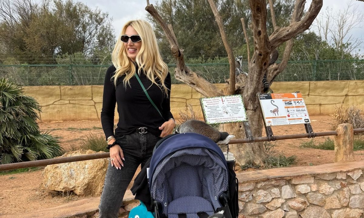 Η Κωνσταντίνα Σπυροπούλου γιόρτασε την 28η Οκτωβρίου με τους γιους της και τη μαμά της