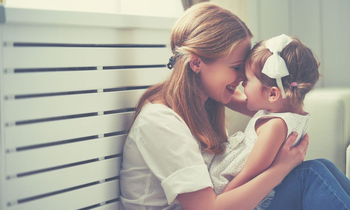 Πώς η ενσυνείδητη γονεϊκότητα χτίζει πιο δυνατούς δεσμούς με τα παιδιά μας;