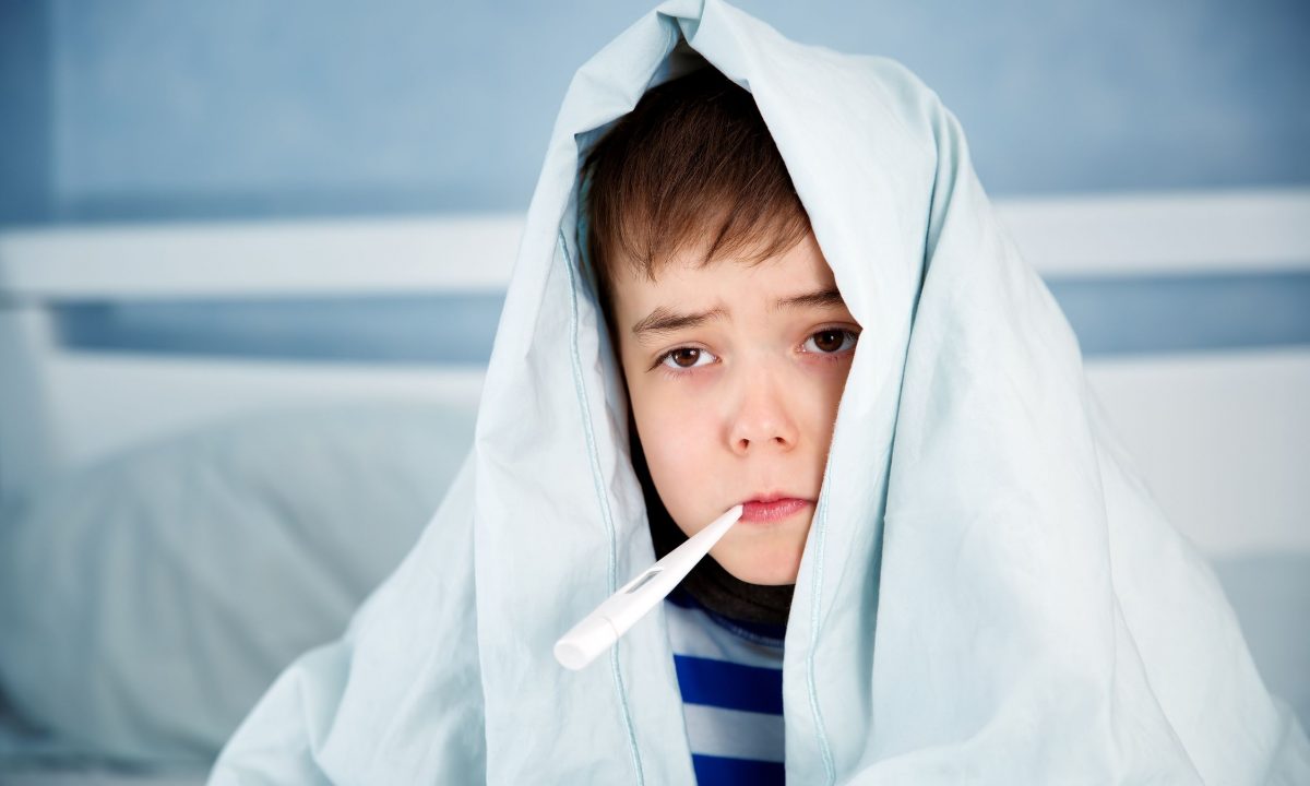 Παιδί με ίωση: Να πάει σχολείο ή να μείνει σπίτι;