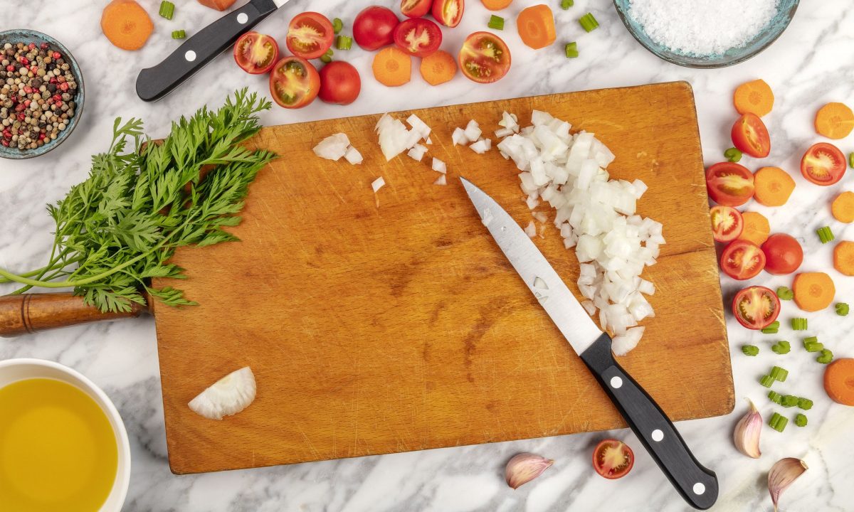 Από το λεμόνι ως το λάδι: Απλά tips για καθαρές επιφάνειες κοπής