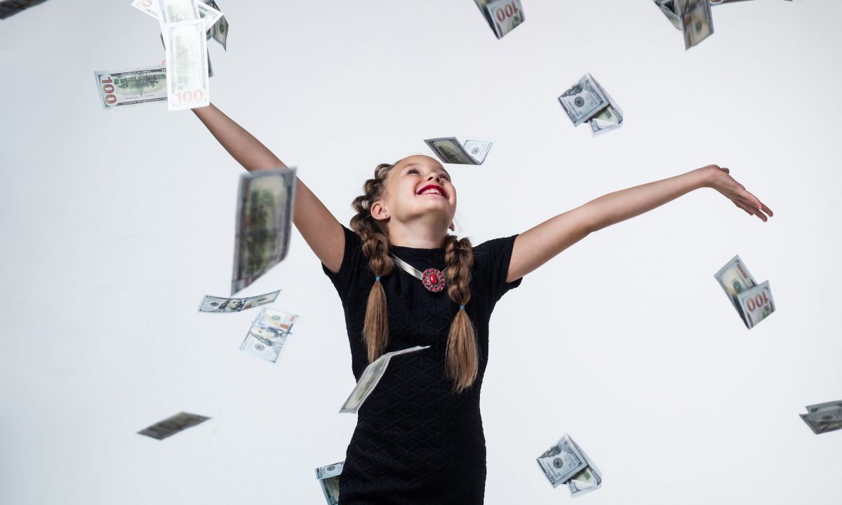 Χαρτζιλίκι για παιδιά και έφηβους: Τι λέει η έρευνα και τι ισχύει στην πράξη