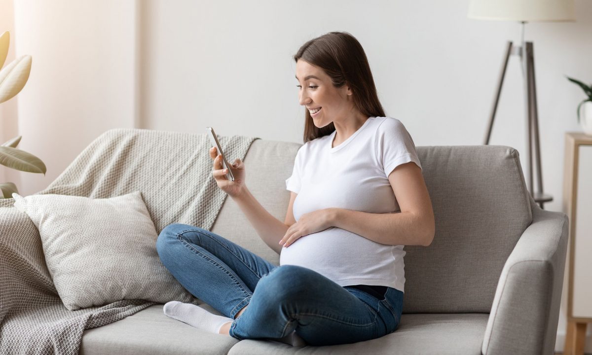 AI και εγκυμοσύνη: Πώς η τεχνητή νοημοσύνη αλλάζει τη μητρική φροντίδα;