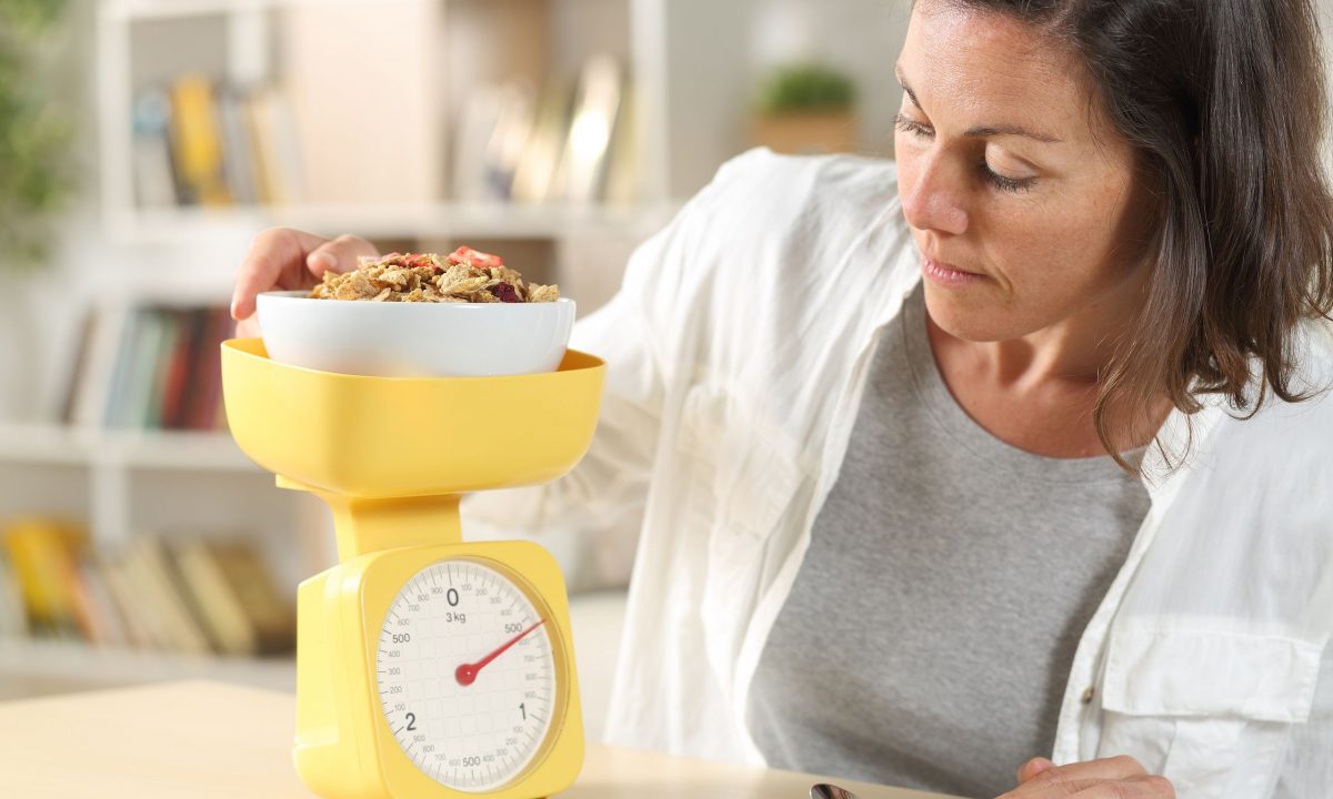 Γιατί είναι πιο δύσκολο για τις γυναίκες να χάσουν βάρος μετά τα 40;