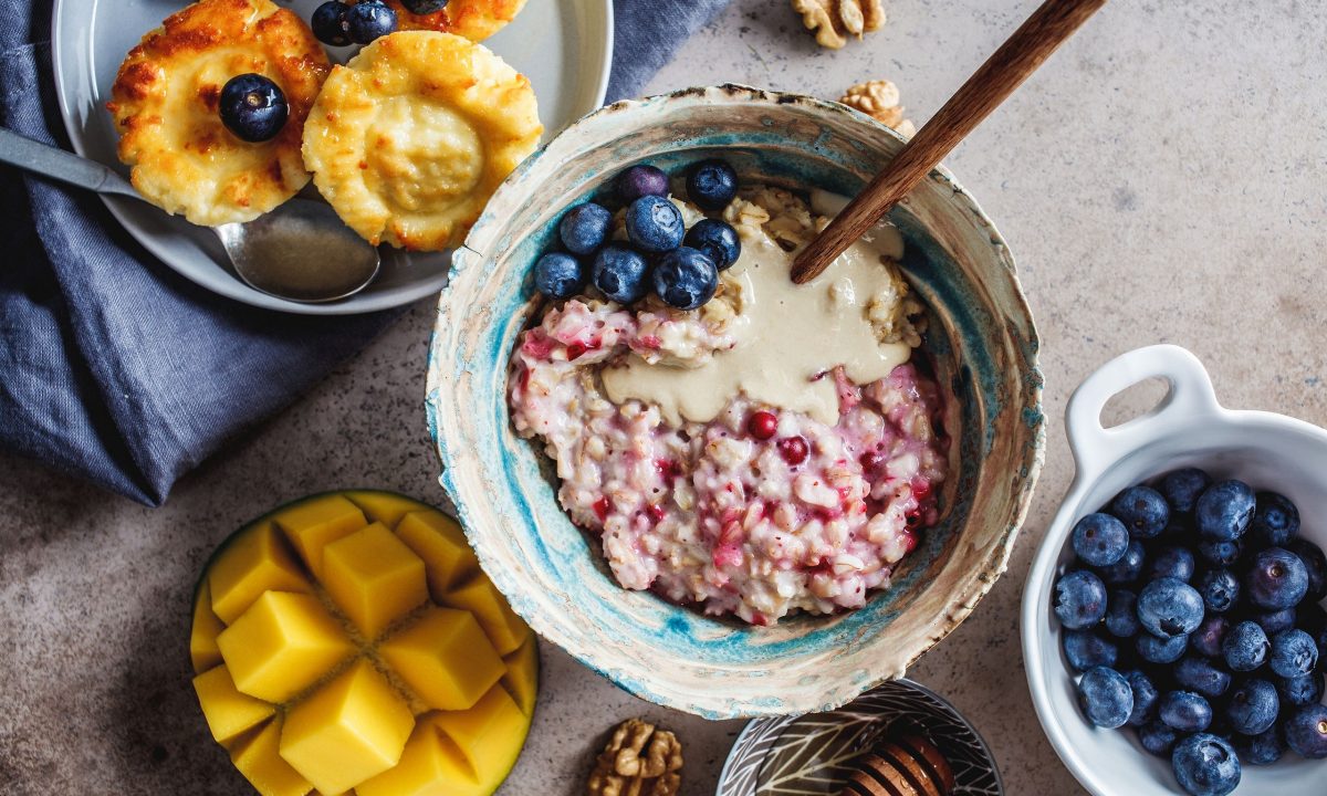 Πρωινά με βρώμη: Αποθηκεύστε αυτές τις 5 συνταγές - Φτιάχνονται μέσα 15 λεπτά
