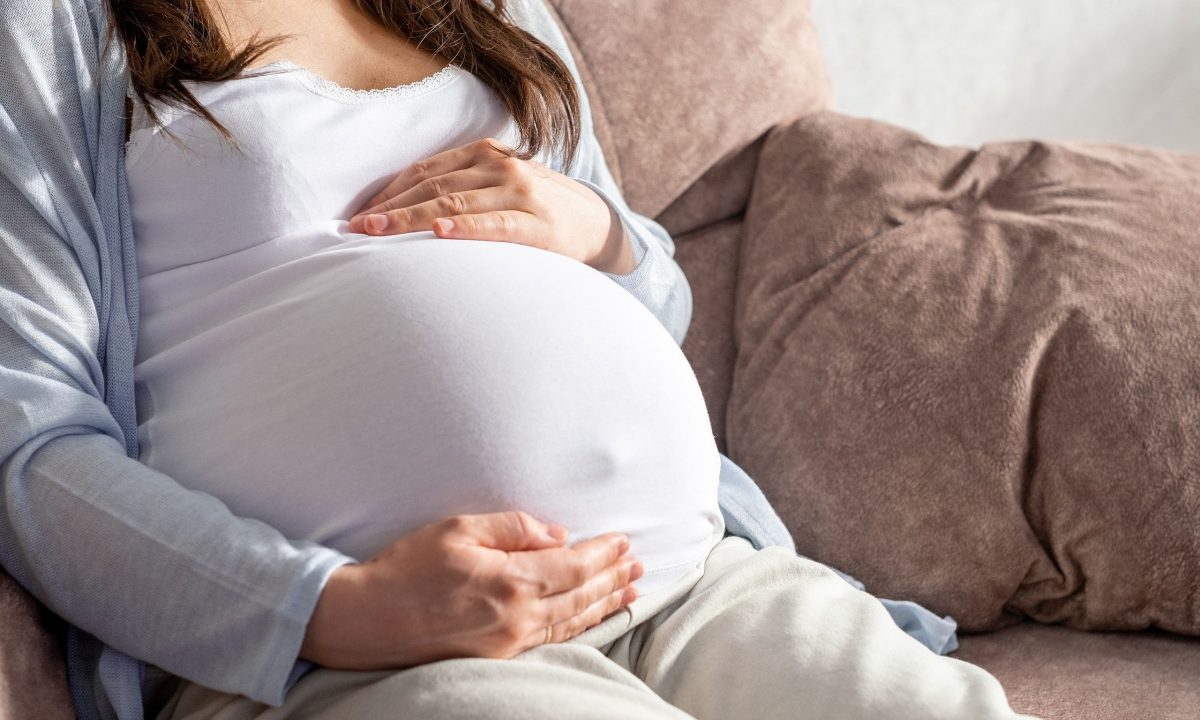 Η παχυσαρκία της εγκύου «παρεμποδίζει» την ανάπτυξη του εμβρύου; Τι απαντά ο γυναικολόγος