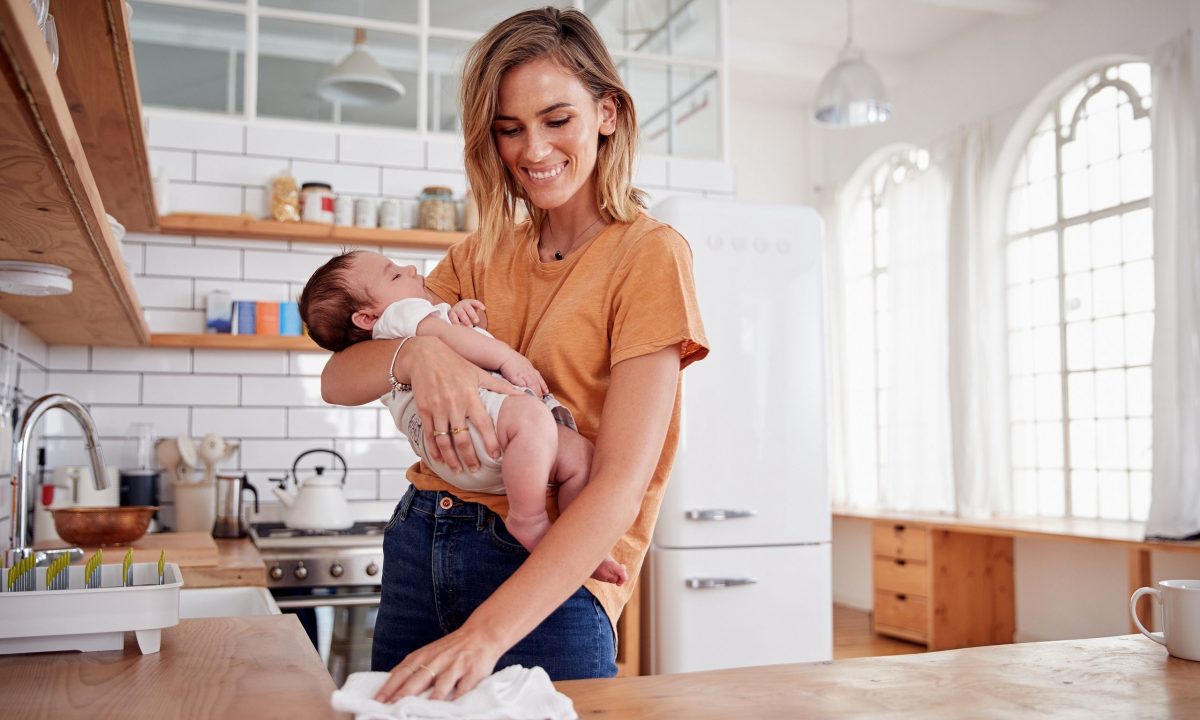 9 τρόποι να κρατήσεις το σπίτι σου καθαρό με ένα μωρό – Ακολούθησε το week plan και δεν θα χάσεις