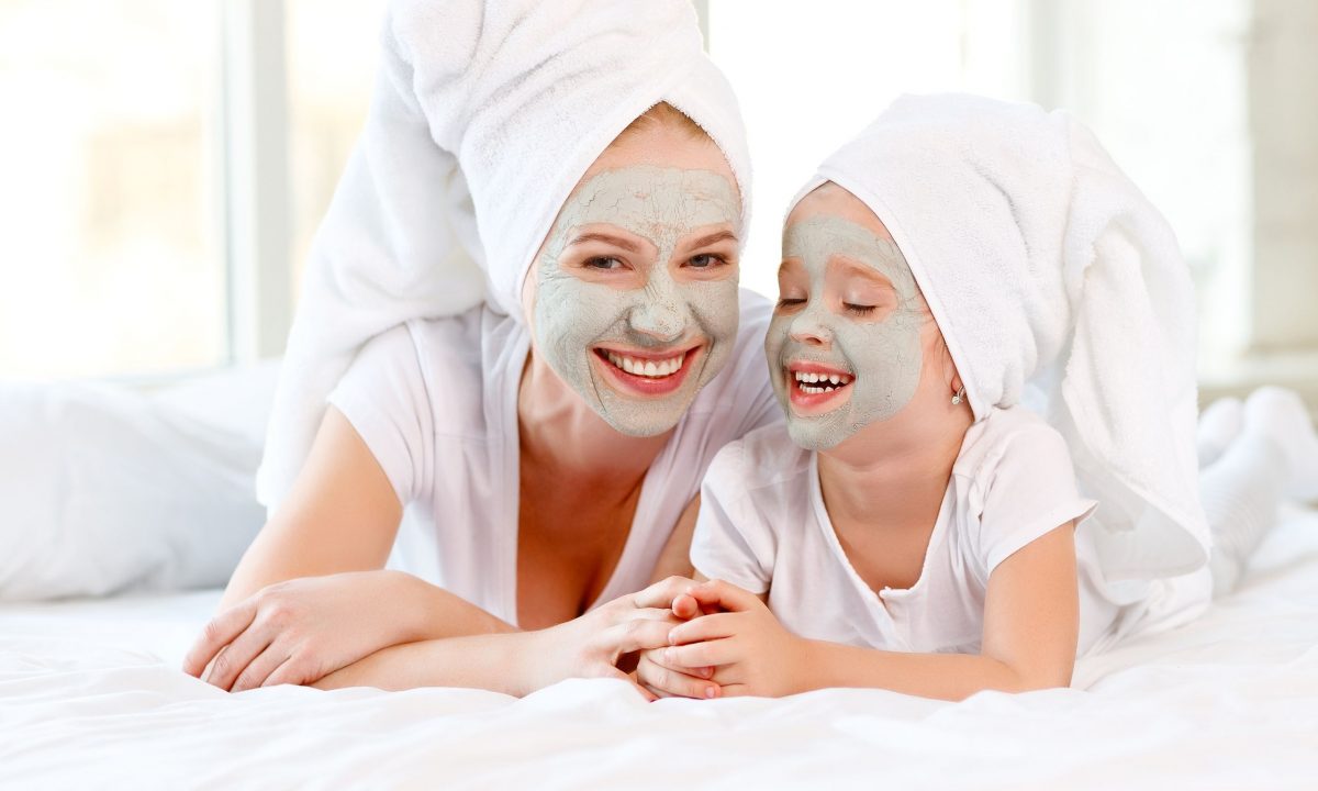 Η Shay Mitchell δημιούργησε μία μάσκα προσώπου για 3χρονα και τα σχόλια δεν ήταν αυτά που περίμενε