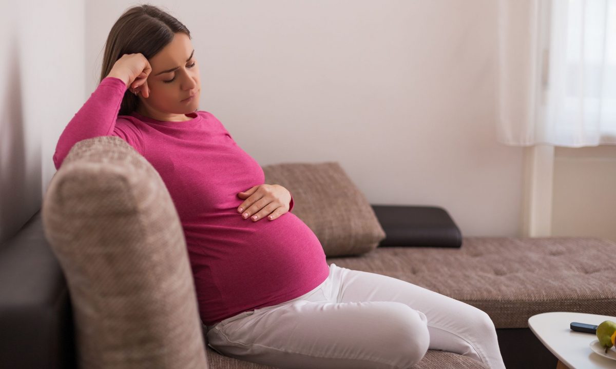 Ποια σημάδια μαρτυρούν ότι η επιλόχειος κατάθλιψη ξεκινά από την εγκυμοσύνη; Τι λέει η επιστήμη
