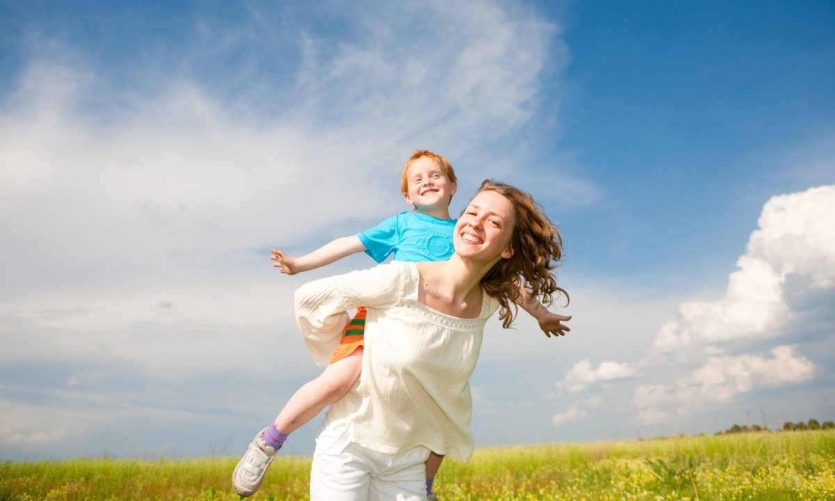 Πώς να φροντίζετε τα μικρά σας παιδιά: Ο απόλυτος οδηγός για μαμάδες